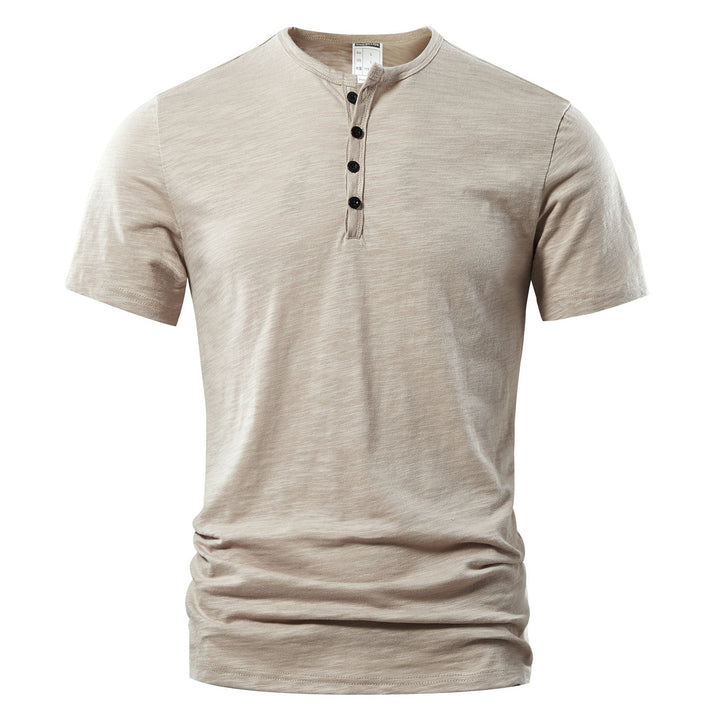 Chemise homme décontractée, style classique intemporel. Confort quotidien, mode masculine élégante et polyvalente.