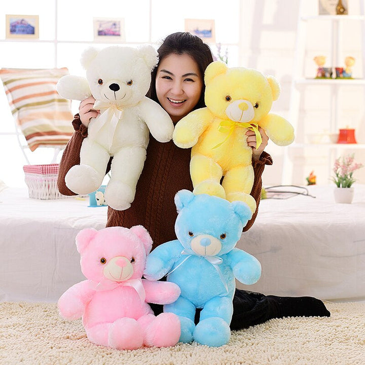 Adorable peluche LumiBear, un jouet doux et une veilleuse anti-peur, cadeau idéal pour les jeunes enfants.