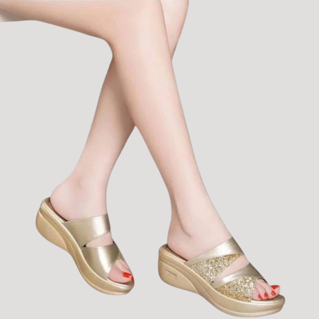 Mules femme à talon compensé, faciles à enfiler. Sandales confortables et stylées pour un look estival mode.