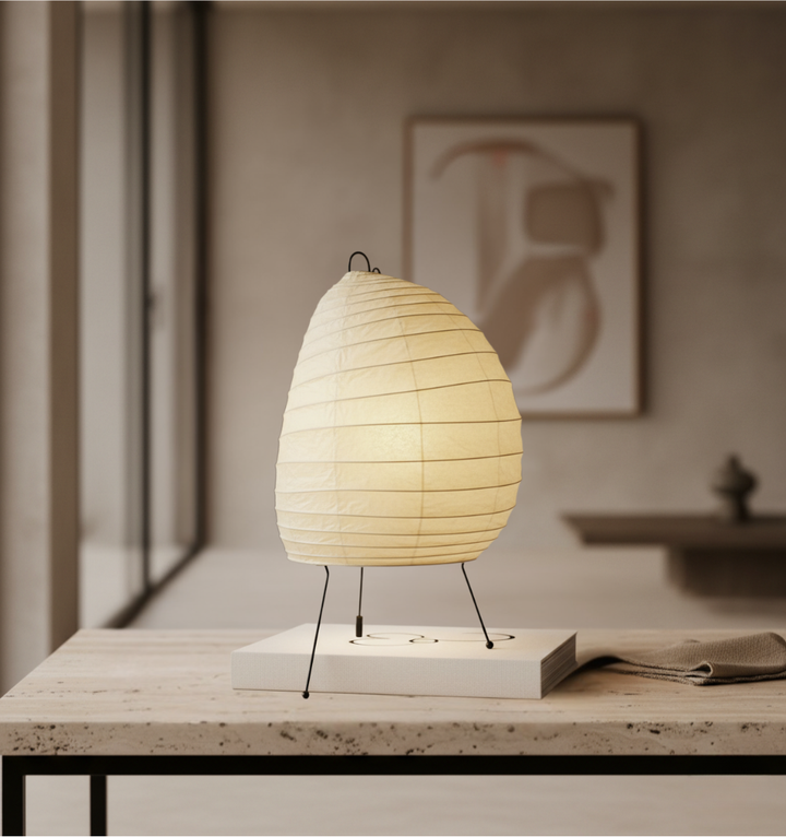 Élégante lampe de table japonaise, lumière ambiante douce pour salon ou chambre.