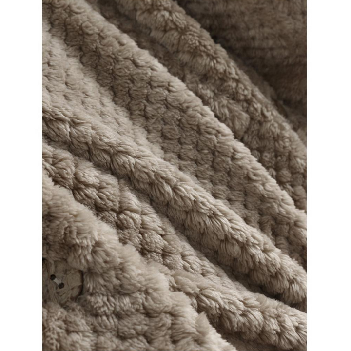 Confort ultime avec la veste FleeceFinesse réversible à capuche pour femme, un vêtement stylé et polyvalent.