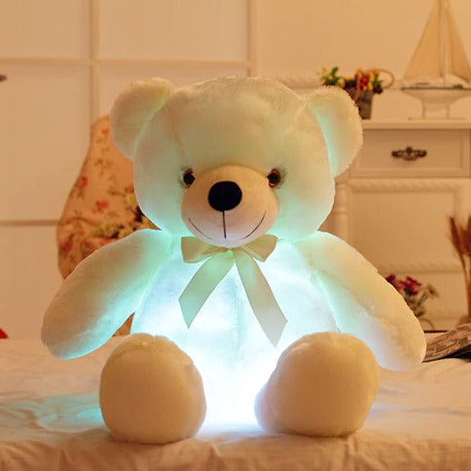 Peluche LumiBear, veilleuse LED conçue pour accompagner les enfants au pays des rêves, adoucit l'endormissement.