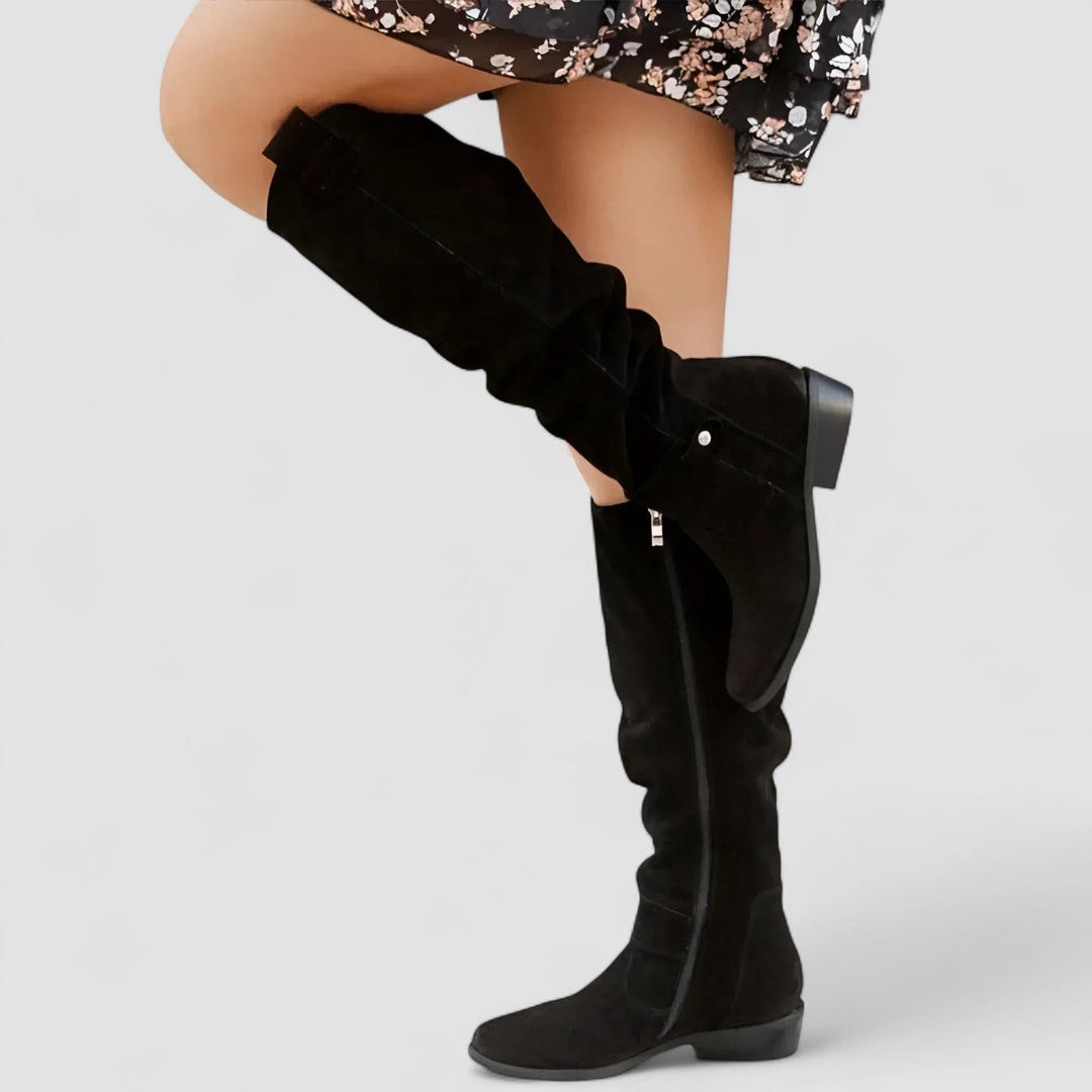 Fermeture éclair pratique des bottes orthopédiques Nora, assurant un enfilage facile et un ajustement parfait.