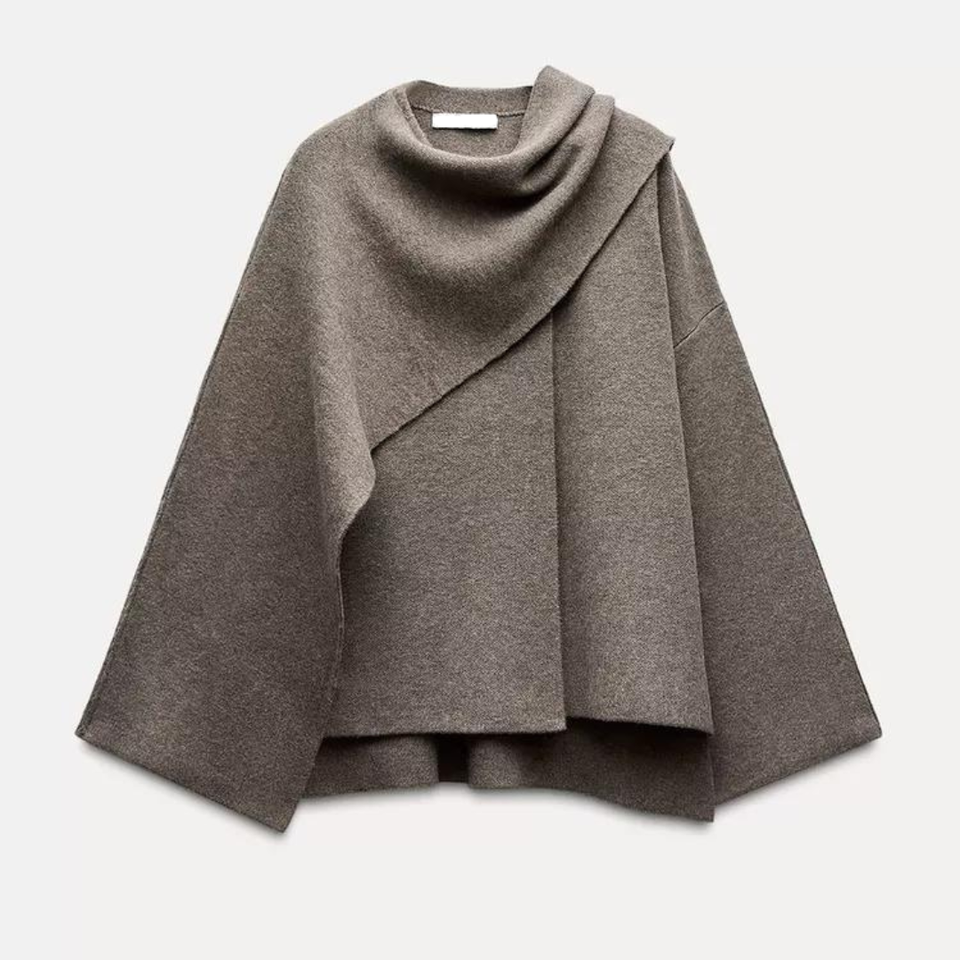 Pull femme asymétrique, ce poncho moderne apporte élégance et chaleur, parfait pour un style hivernal tendance.