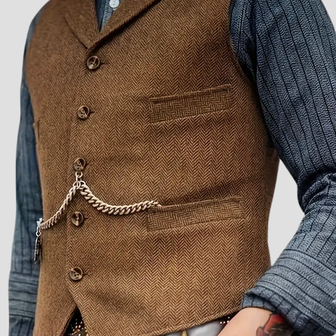 Gilet homme élégant bleu marine, coupe ajustée, idéal pour look formel ou chic décontracté.