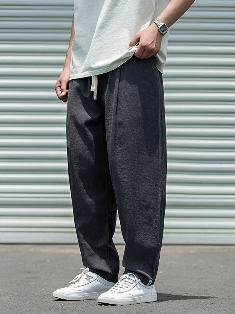 Pantalon homme coupe droite ample et décontracté. Confortable, parfait pour la mode masculine casual, le quotidien et l'été.