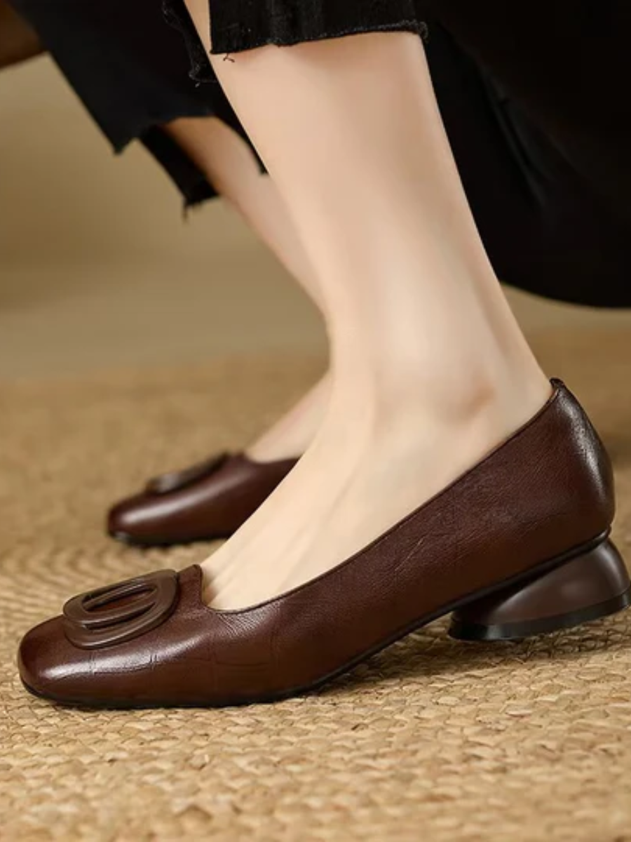 Ballerines marron femme élégantes, bout carré. Parfaites pour le travail ou l'usage quotidien. Confort maximal.