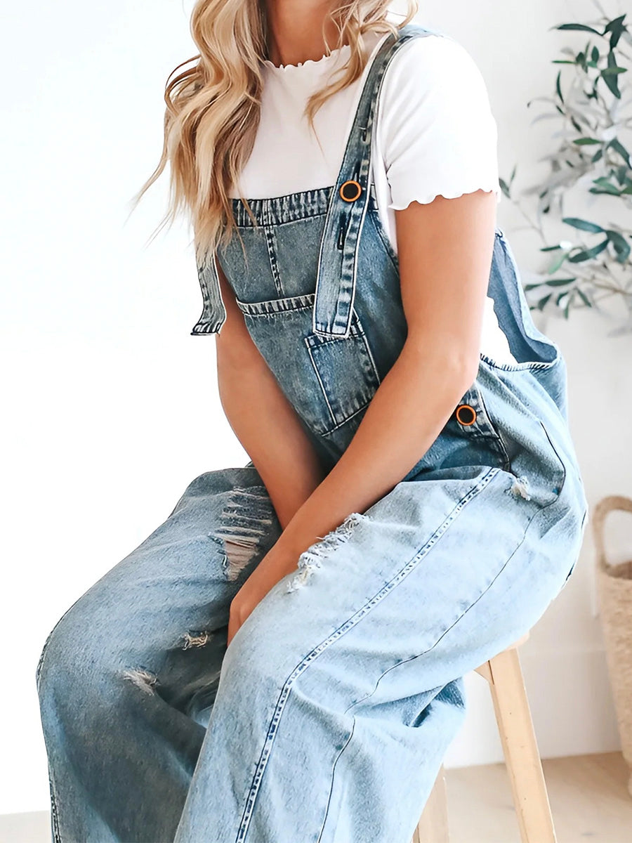 Combinaison salopette femme en jean effet usé, coupe oversize très confortable, parfaite pour la mode casual.