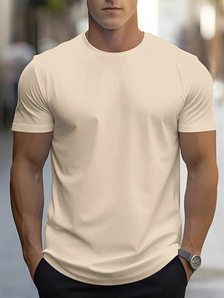 T-shirt homme basique à manches courtes, coupe confortable pour un style décontracté et quotidien. Essentiel mode masculine.