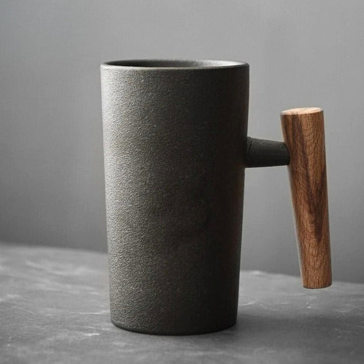 Tasse latte en céramique, design nordique et naturel, idéale pour créer un rituel café apaisant à la maison.
