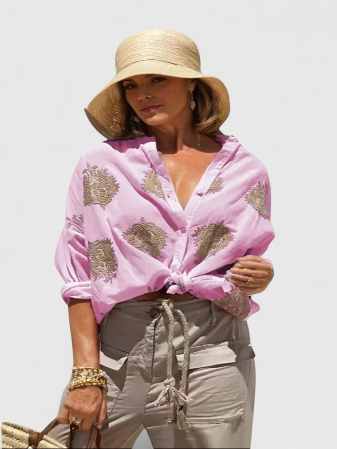 Blouse fleurie décontractée à manches longues pour femme, motif brodé délicat et tendance.
