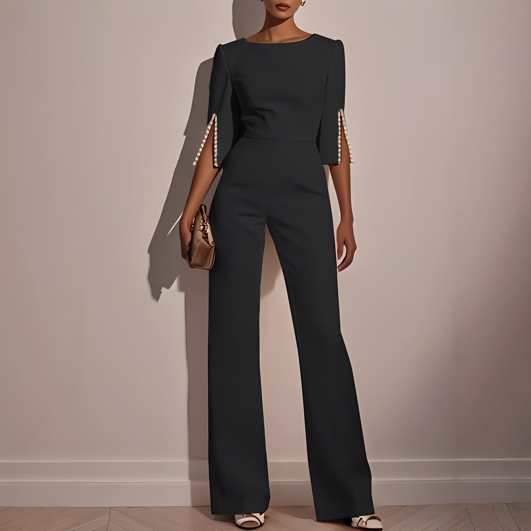 Tenue de cérémonie femme: combinaison élégante à manches évasées. Parfaite pour une soirée moderne et festive.