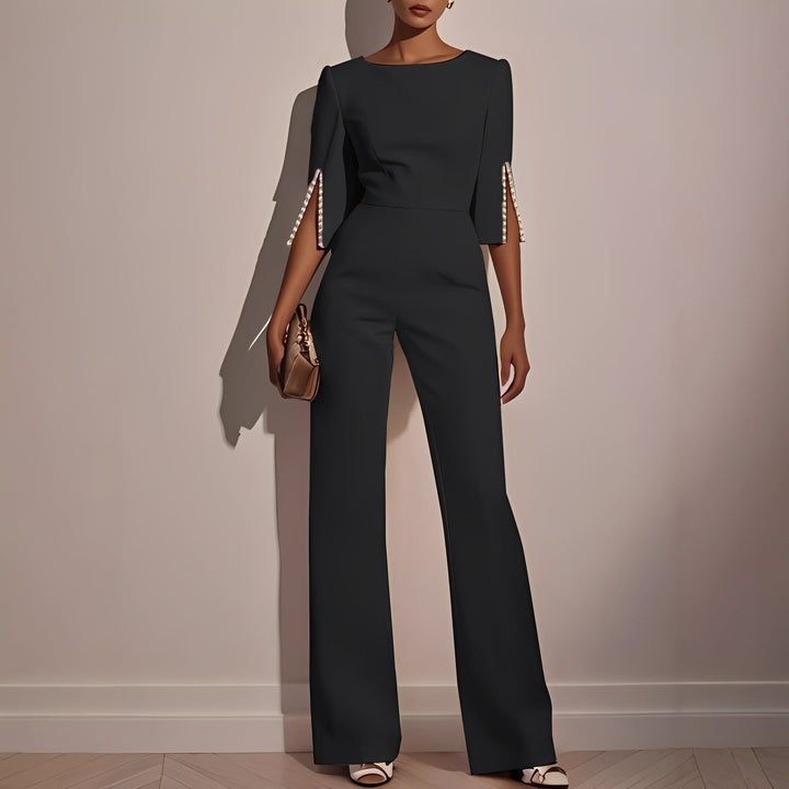 Tenue de cérémonie femme: combinaison élégante à manches évasées. Parfaite pour une soirée moderne et festive.