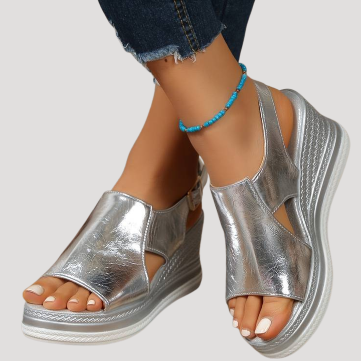 Élégantes sandales plateforme femme espadrille étincelantes bout ouvert pour un look été chic et décontracté.