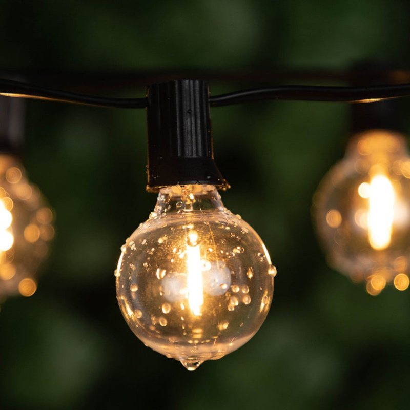 Guirlande LED extérieure étanche IP65 pour terrasse, jardin ou événements, idéale pour une ambiance lumineuse.