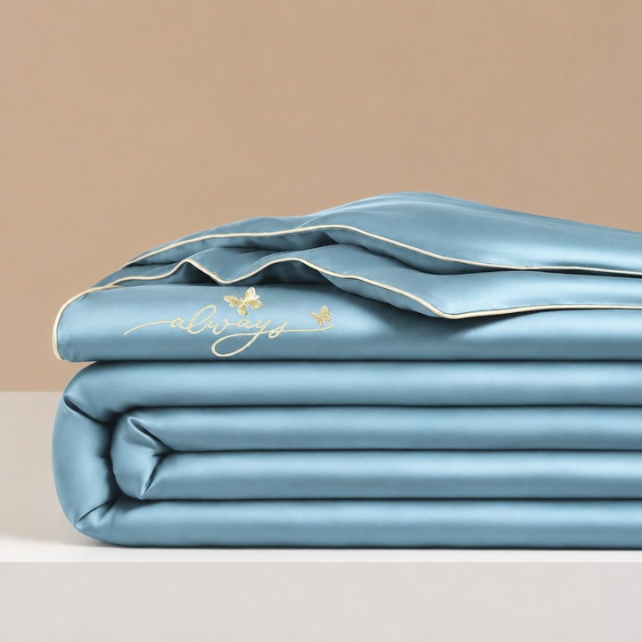 Couette d'été légère pour nuits fraîches, effet soie doux et respirant garantissant confort.