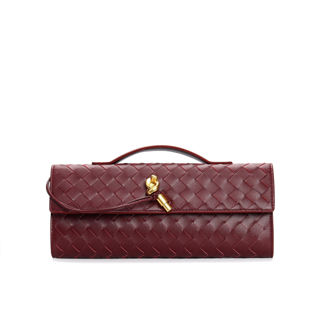 Accessoire essentiel: sac à main femme en cuir tressé, moderne et pratique.