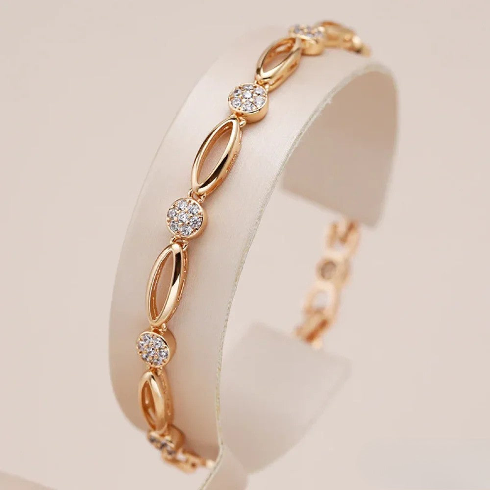 Bracelet élégant et raffiné pour femme, bijou intemporel. Accessoire de luxe parfait.