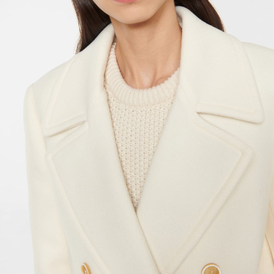 Manteau femme long croisé chic, parfait pour l'hiver. Design élégant et mode, idéal pour toute occasion.