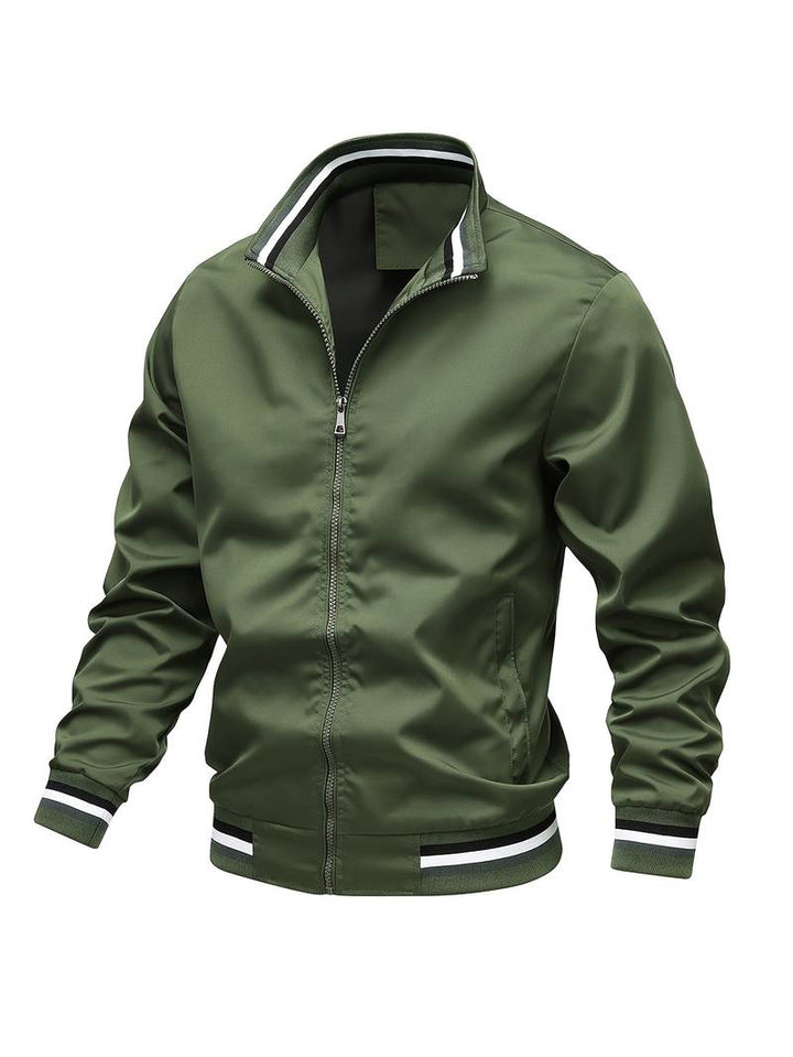 Veste homme élégante avec coupe moderne ajustée, pour un look chic et raffiné.