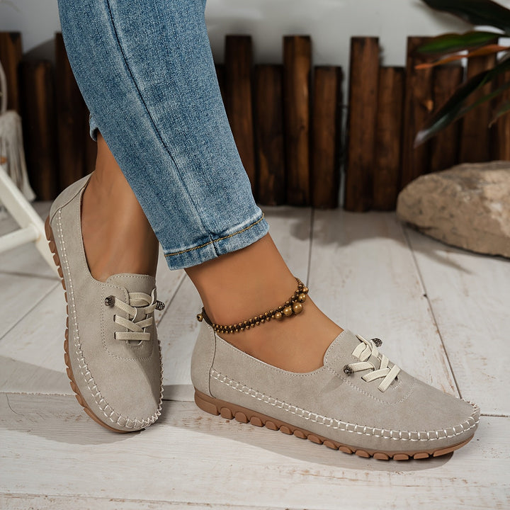 Chaussures de marche orthopédiques pour femmes, offrant soutien souple et confort durable.