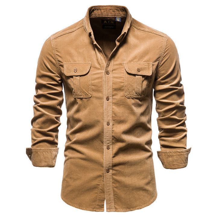 Chemise boutonnée homme casual à manches longues, poches, confort polyvalent pour un style quotidien.