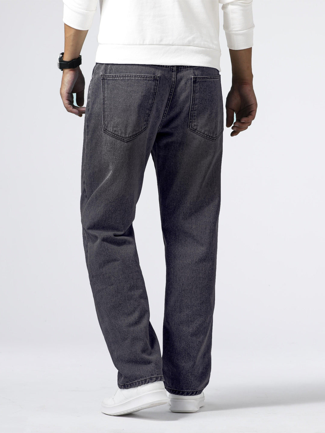 Jeans homme décontracté, style urbain et confortable, un essentiel pour la saison.