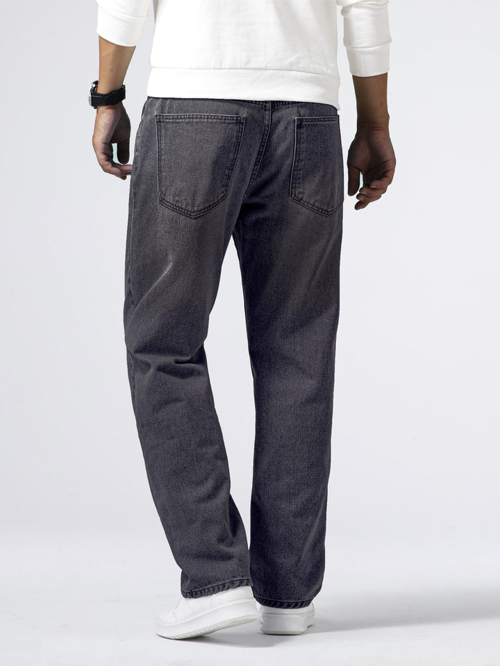 Jeans homme décontracté, style urbain et confortable, un essentiel pour la saison.