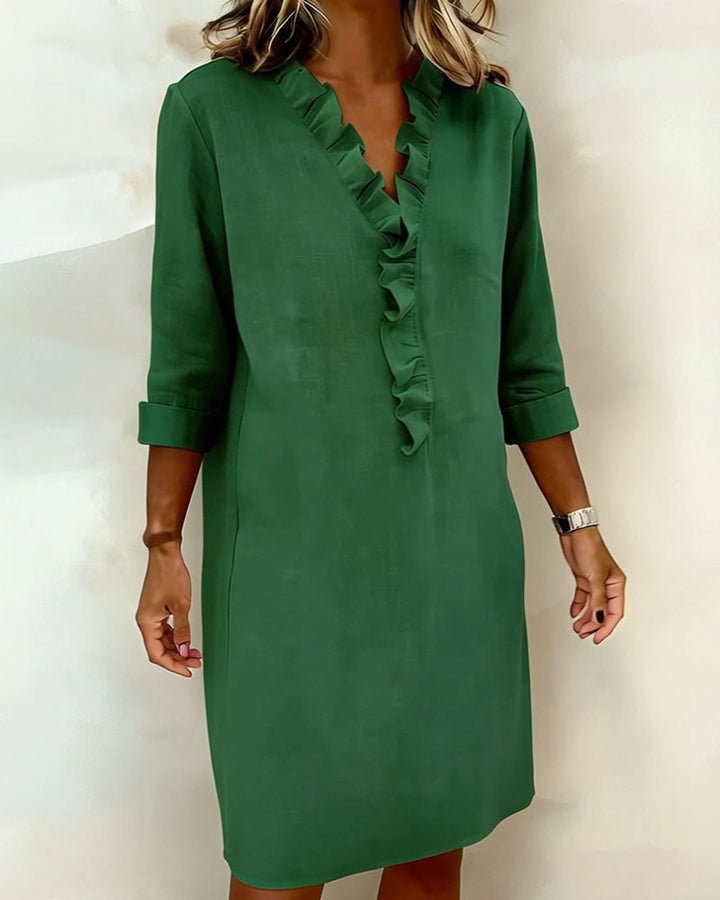 Robe chic décontractée femme, col V avec volants, coupe droite. Polyvalente printemps/été.