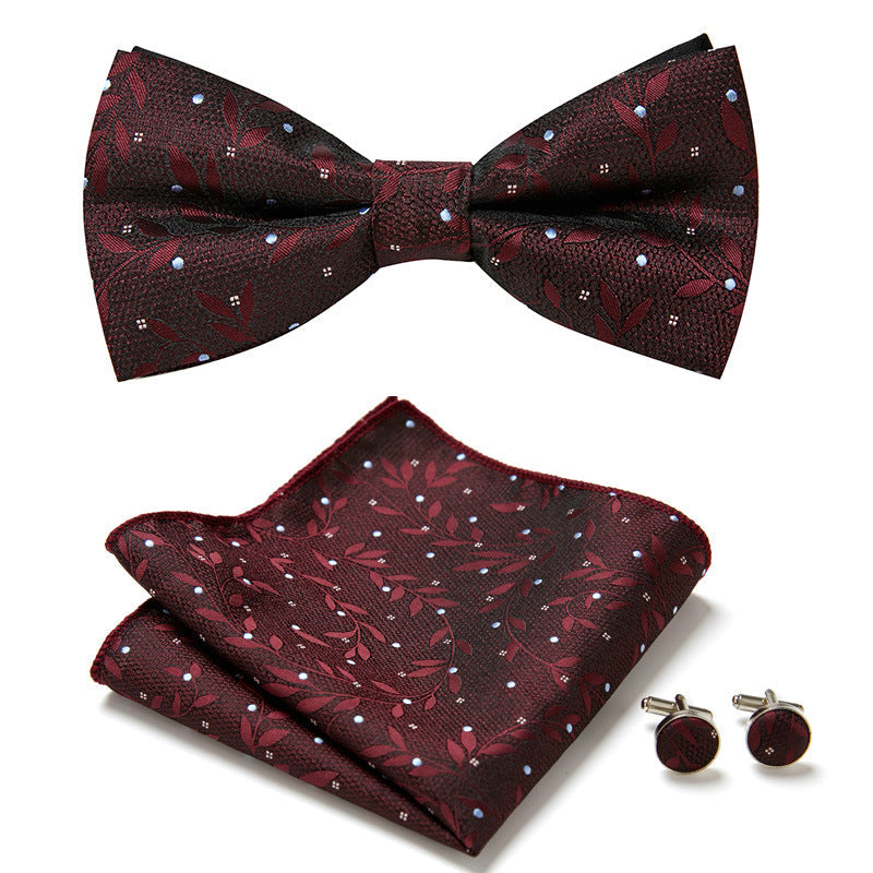Nœud papillon homme floral, pochette et boutons de manchette assortis pour mariage.