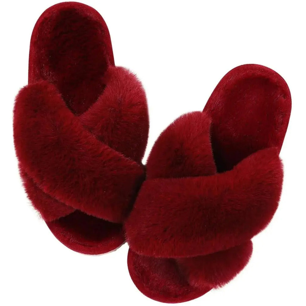 Chaussons femmes croisés, doux et élégants, offrant un confort intérieur optimal pour la détente à la maison.