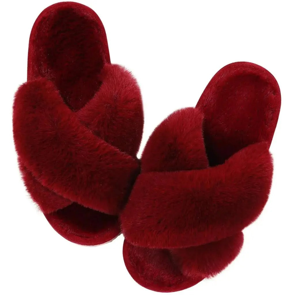 Chaussons femmes croisés, doux et élégants, offrant un confort intérieur optimal pour la détente à la maison.