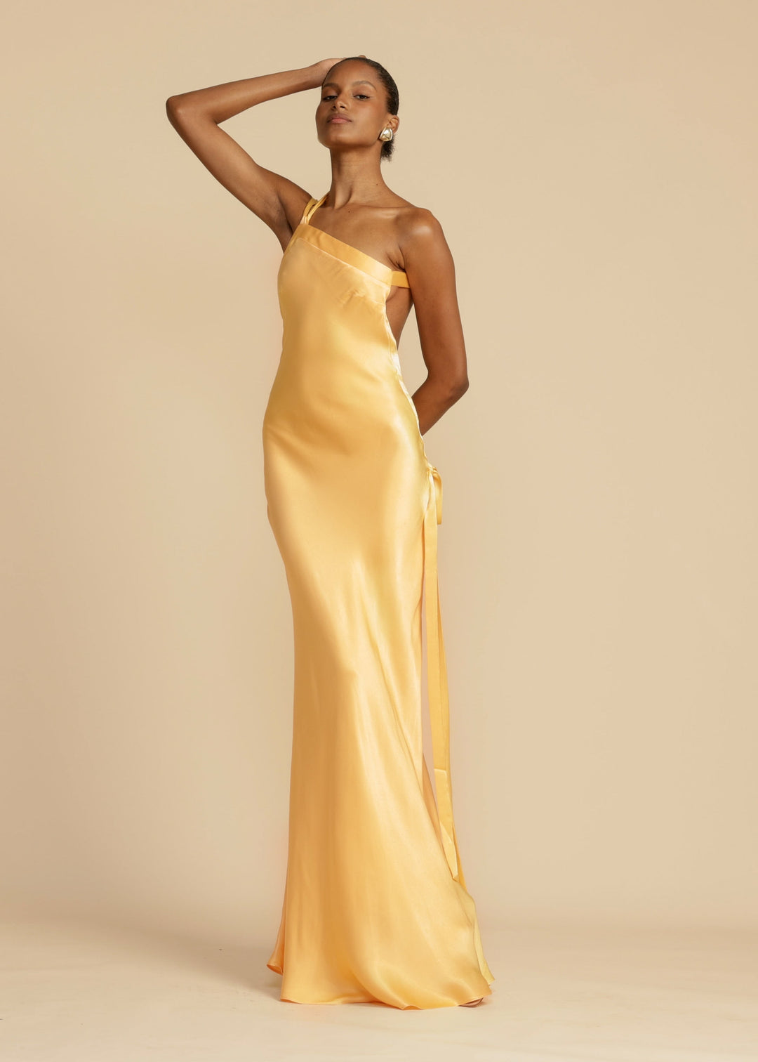 Robe longue femme élégante, dos nu asymétrique, idéale pour soirée, cocktail ou mariage.