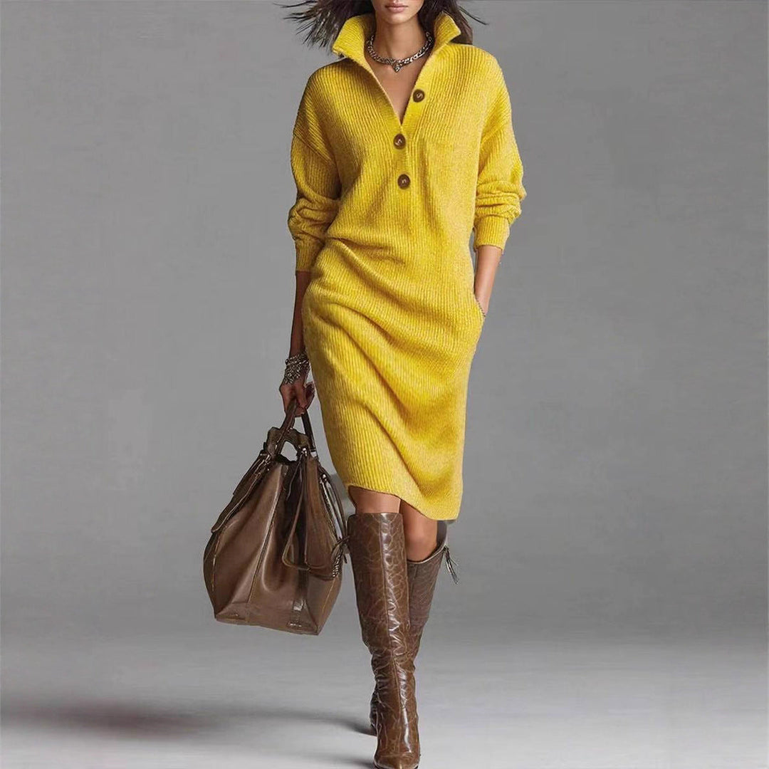 Robe pull chic femme à manches longues, col montant boutonnée, idéale pour soirée ou décontractée.