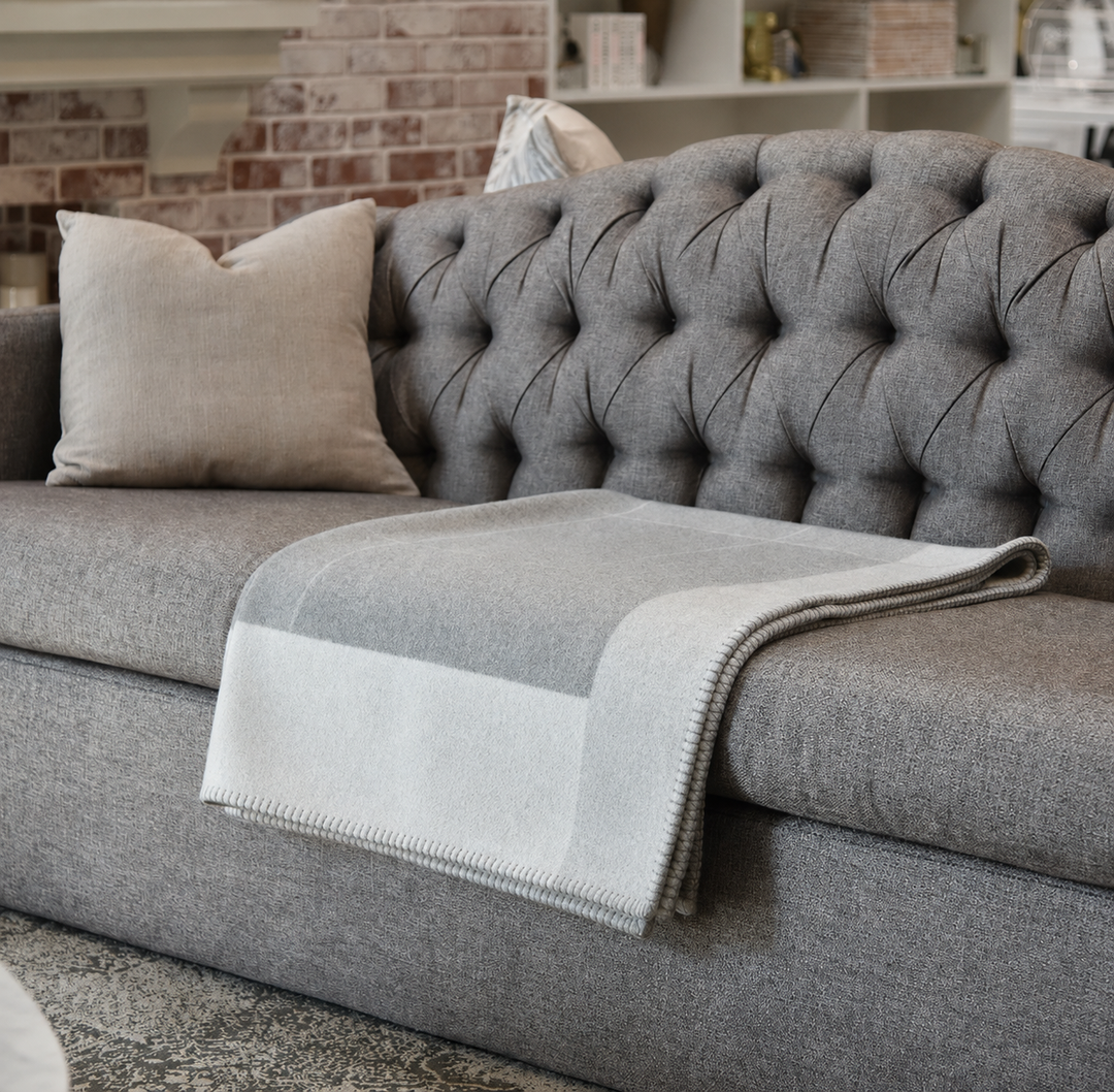 Plaid luxe cachemire & laine ultra doux, idéal pour un confort douillet au salon ou chambre.