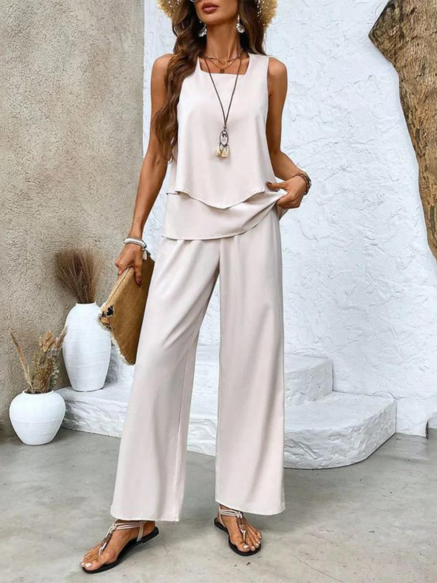Dos de l'ensemble femme Ghislaine. Haut floral et pantalon confortable, tenue chic et mode féminine.
