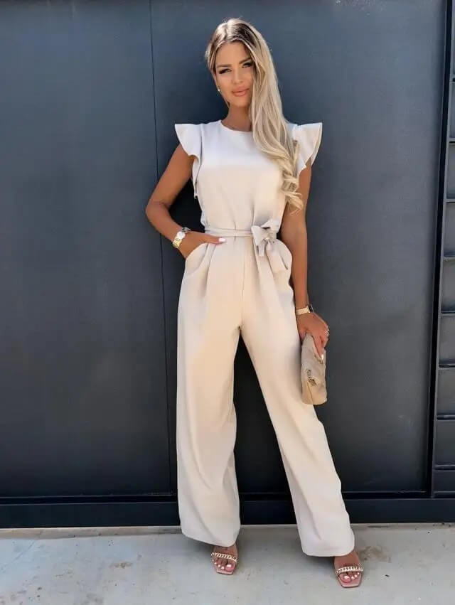 Combinaison élégante femme, coupe fluide et confortable, idéale pour look chic et décontracté.