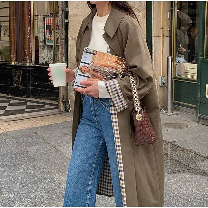 Trench-coat long élégant kaki pour femme, idéal pour l'automne et l'hiver. Style chic et moderne.