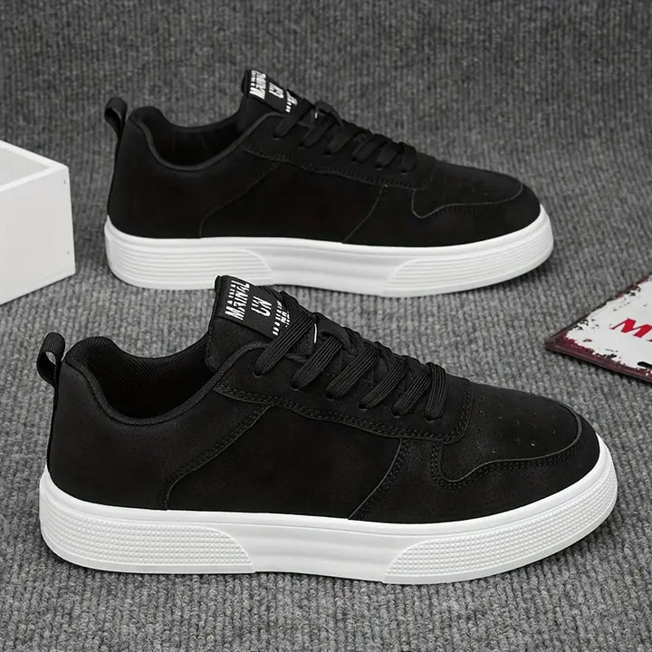 Chaussures homme noires de luxe, style élégant, parfaites pour la ville.