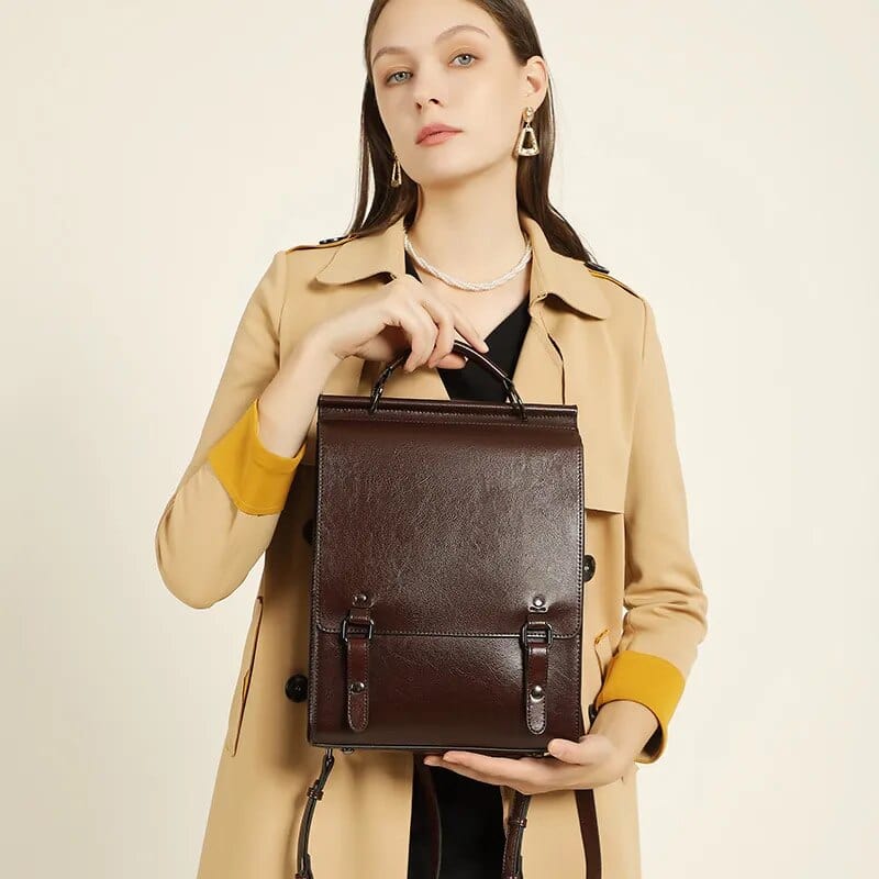Sac à dos en cuir noir élégant pour femme, parfait pour le travail, les études ou la ville.