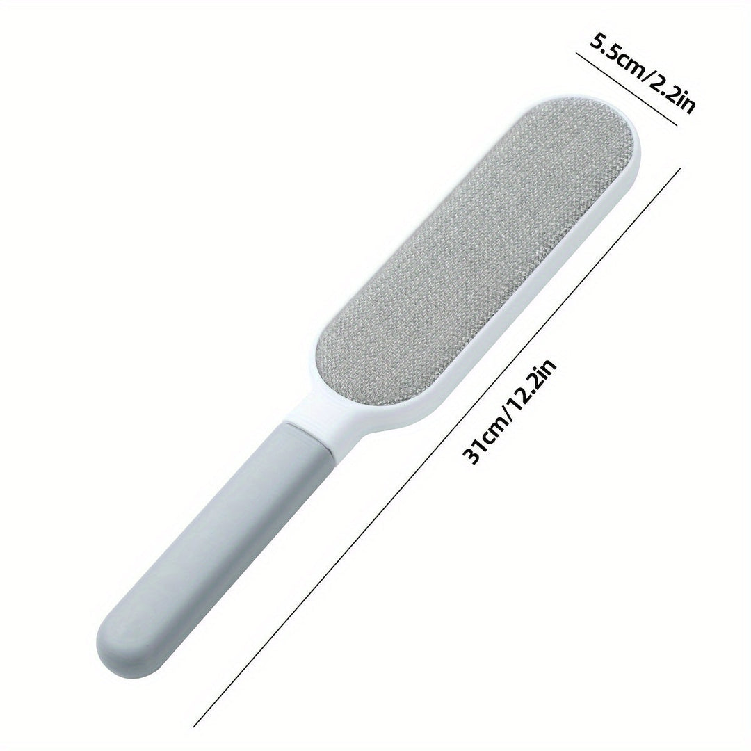 Adieu les poils d'animaux ! Brosse double face VelvetTouch pour vêtements, canapés et tapis toujours propres.