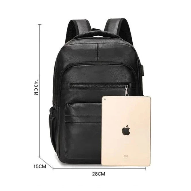 Détail du compartiment rembourré pour ordinateur portable à l'intérieur du sac à dos homme fonctionnel.
