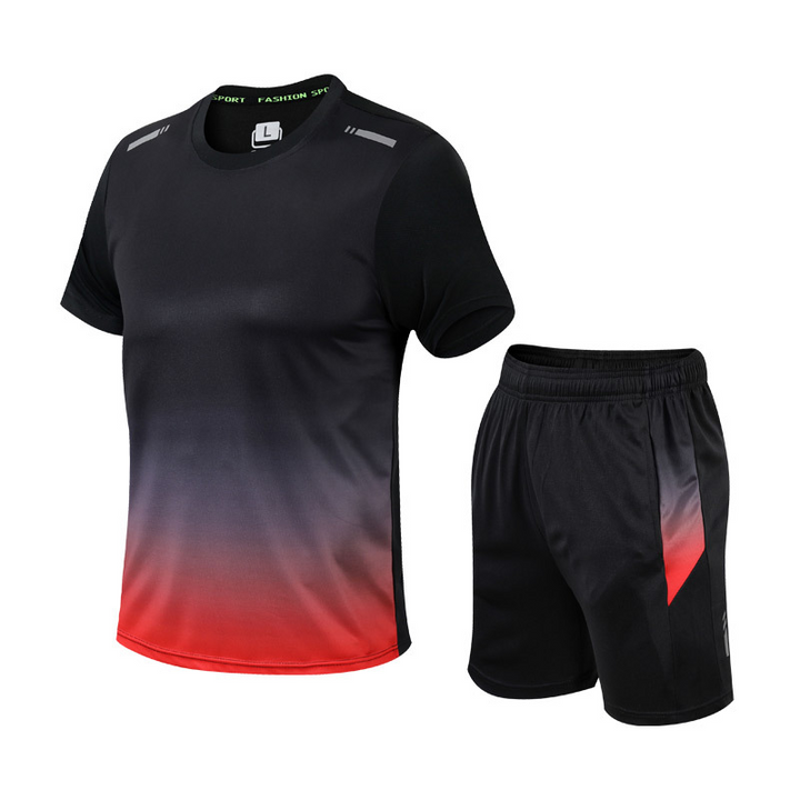 Homme portant un ensemble de sport deux pièces : t-shirt et short pour entraînement, course ou tenue décontractée.