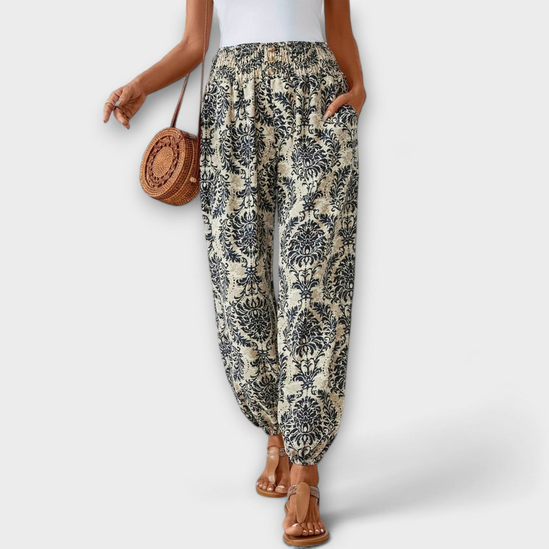 Pantalon femme Scarlett, motif graphique ethnique, parfait pour un style décontracté ou élégant.