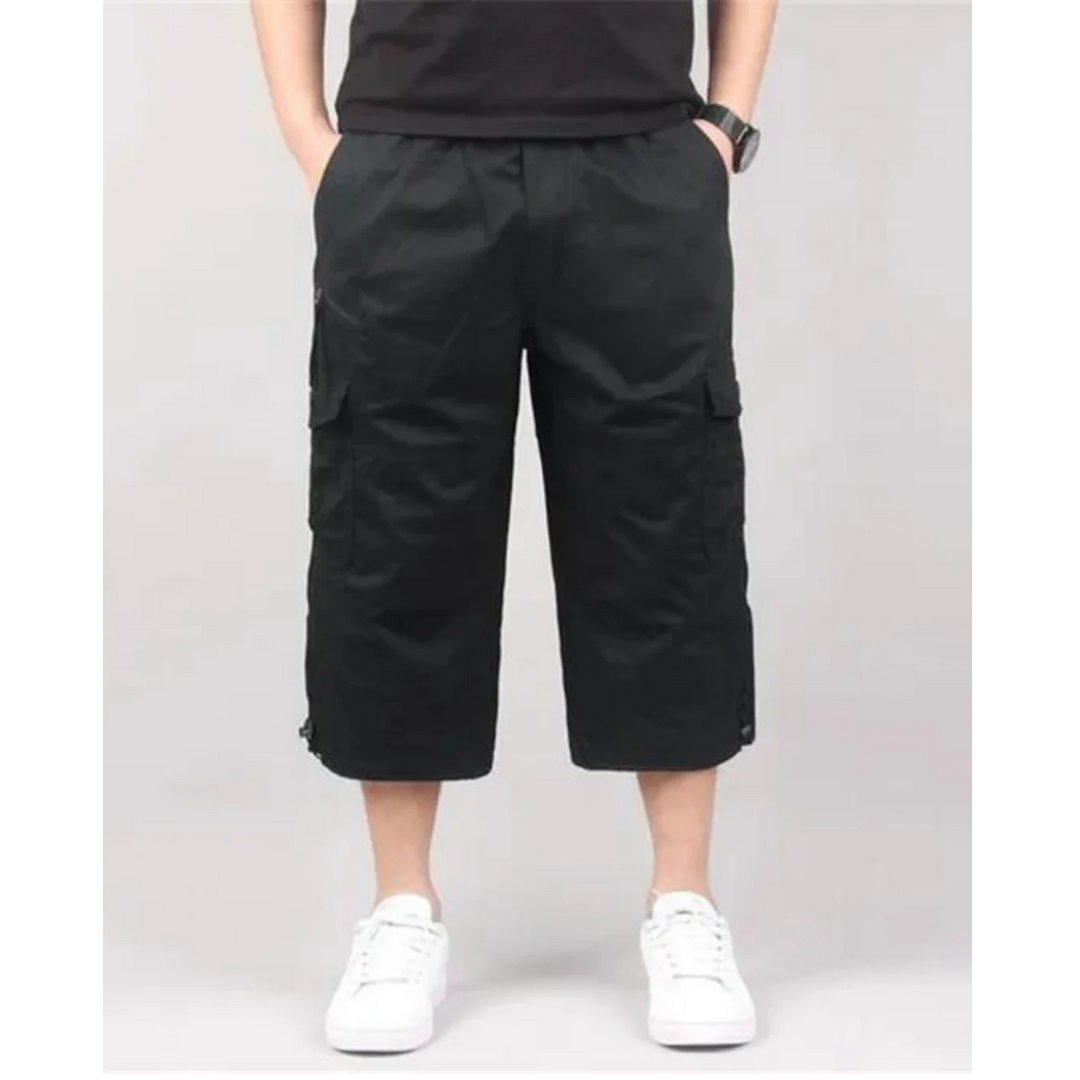 Short cargo homme polyvalent, design moderne et coupe confortable. Parfait pour les loisirs d'été, avec de nombreuses poches.