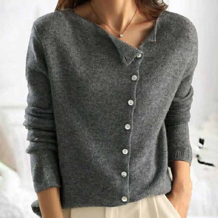 Cardigan élégant femme en maille douce, parfait pour un confort luxueux et un style intemporel en automne.