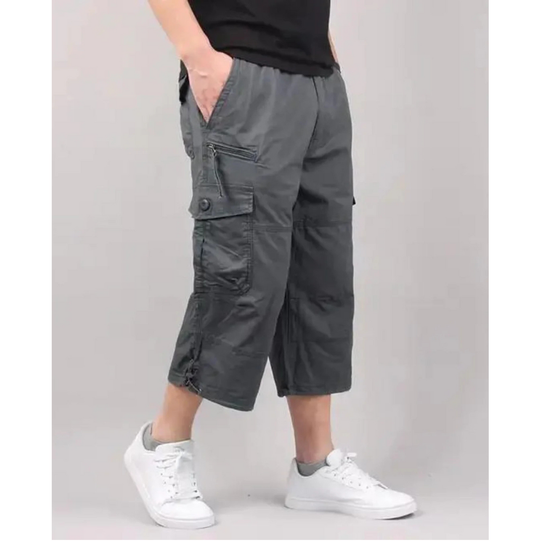 Détail du short cargo homme, tissu léger et robuste. Idéal pour l'été, offre confort et look casual avec poches.