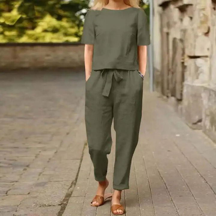 Mode féminine : ensemble deux pièces chic et confortable, idéal pour l'été et le printemps. Tenue polyvalente.