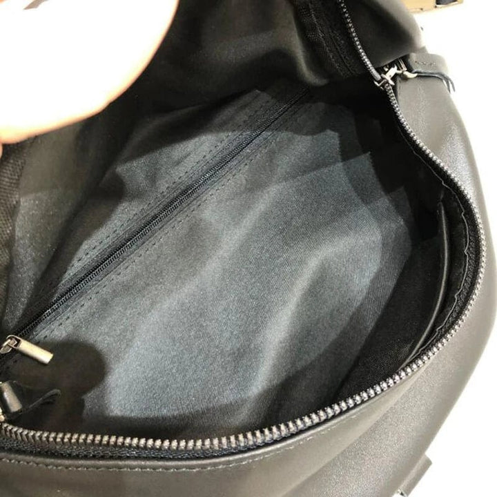 Sacoche banane en cuir véritable pour femme, accessoire mode chic. Parfaite pour un look décontracté ou sophistiqué.