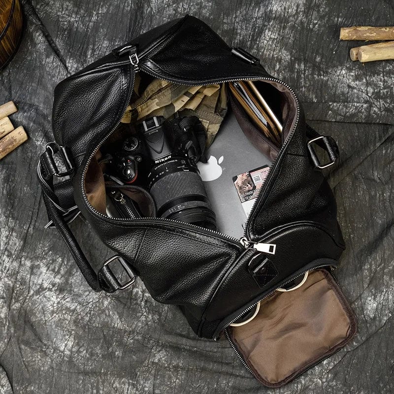 Sac de voyage homme en cuir, elegant et robuste pour week-end et sport.